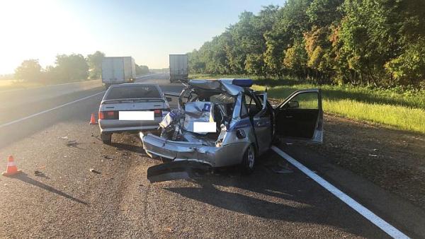 Фура протаранила патрульный автомобиль ДПС на&nbsp;Ставрополье